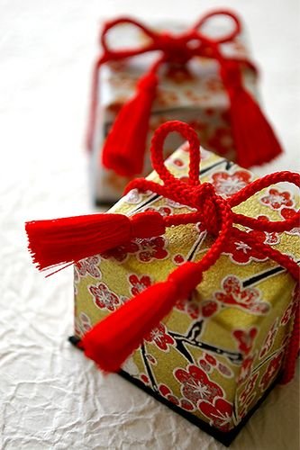 Упаковка подарка в японском стиле