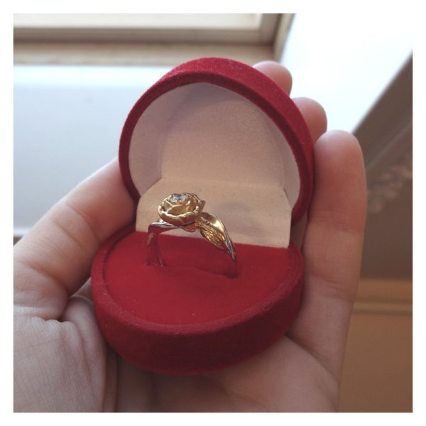 Золотое кольцо в коробочке