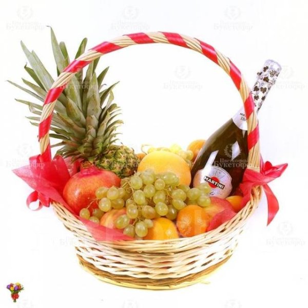 Подарочная корзина с фруктами и шампанским