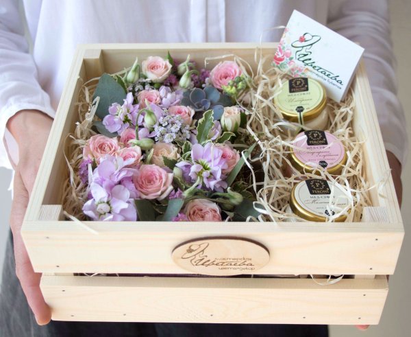 Деревянные коробки для цветов и подарков
