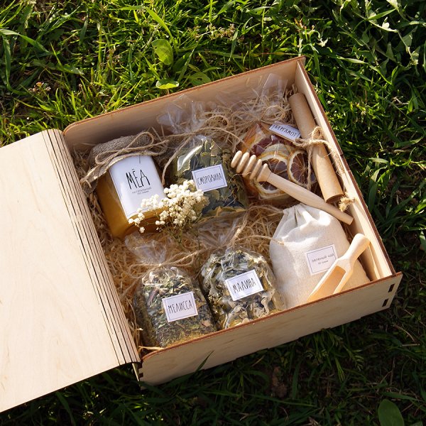 Подарочный набор в деревянной коробке