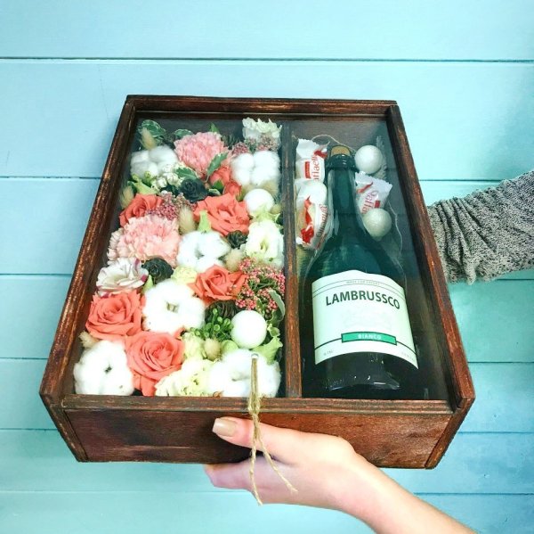 Шампанское в деревянном ящике