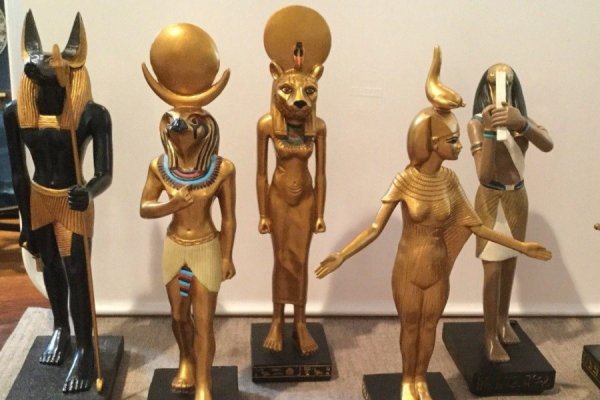 Сувенирные фигурки египетских богов