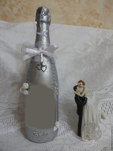 Бутылка шампанского на свадьбу в подарок