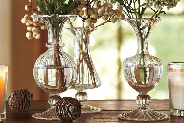 Красивые стеклянные вазы