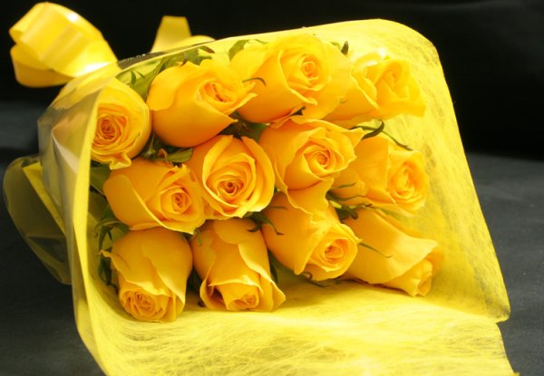 С днем рождения желтые розы красивые
