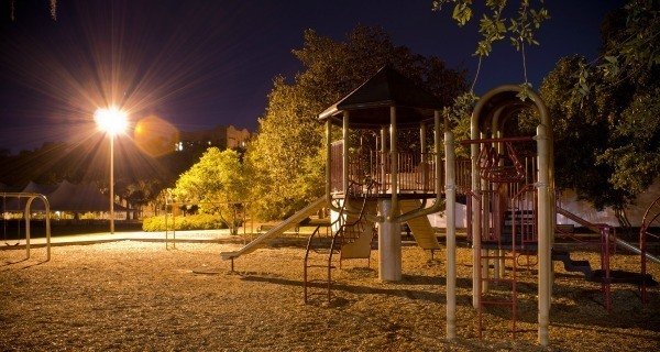 Ночная детская площадка