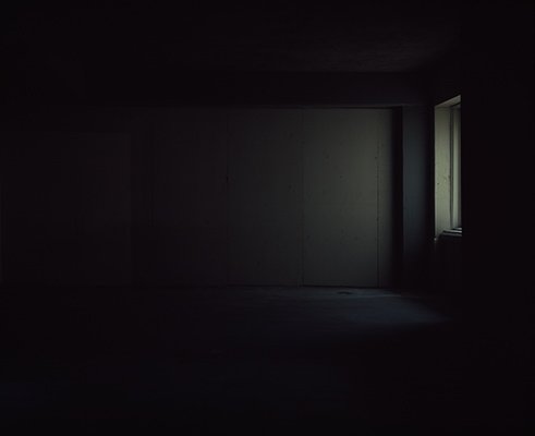 Пустая темная комната