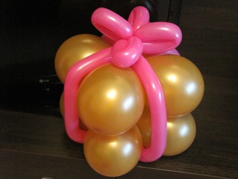 Подарок из воздушных шаров