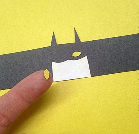Бэтмен из втулки от туалетной бумаги