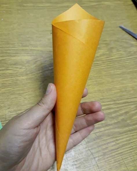 Морковь из цветной бумаги