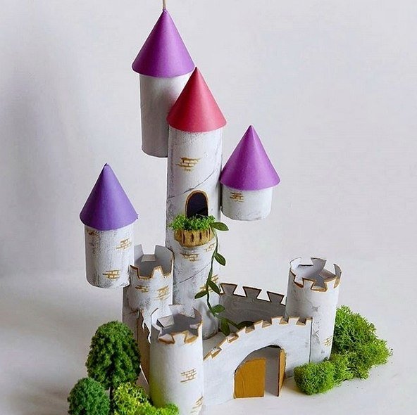 Замок из картона