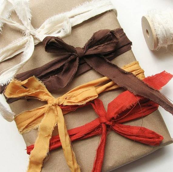 Упаковка новогодних подарков в шарф