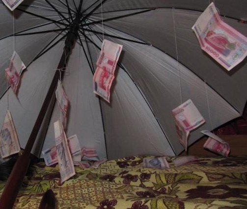 Подарок зонт с деньгами