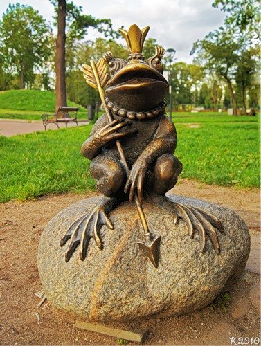 Памятник царевне лягушке в Челябинске