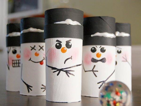 Снеговик из рулончиков от туалетной бумаги