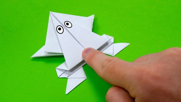 Оригами из бумаги с клеем и ножницами