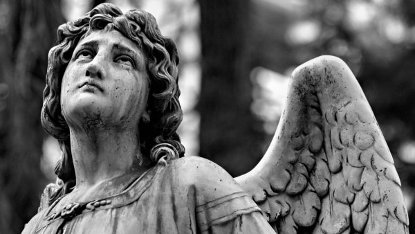 Город Лион статуя ангела Ника