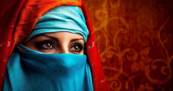 Восточные девушки в хиджабе