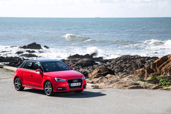 Audi a1 красная