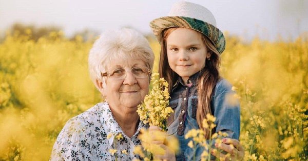 Фотосессия бабушка с внуками