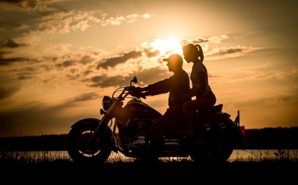 Мотоциклист на закате