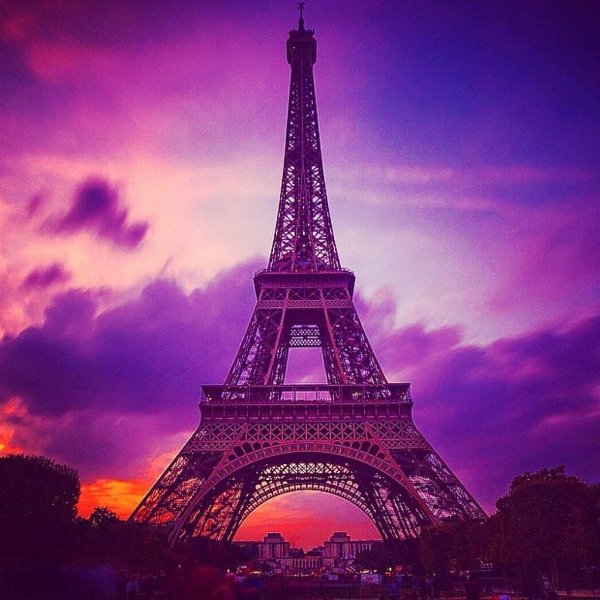 Париж фиолетовый