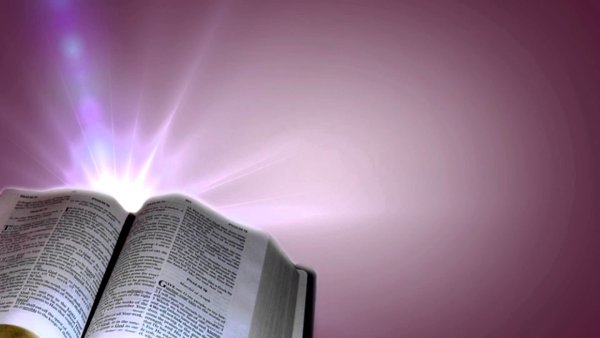 Библия на фоне неба