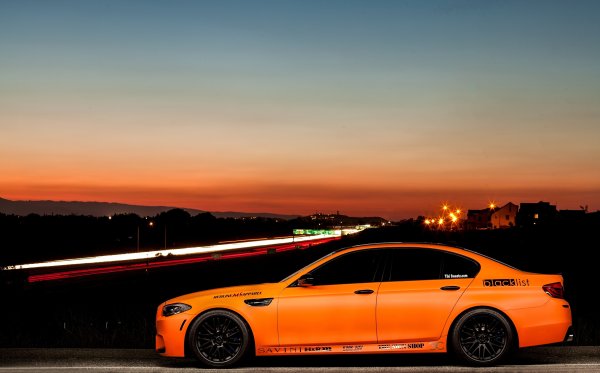 BMW m5 Orange