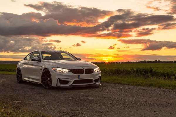 BMW m4 белая