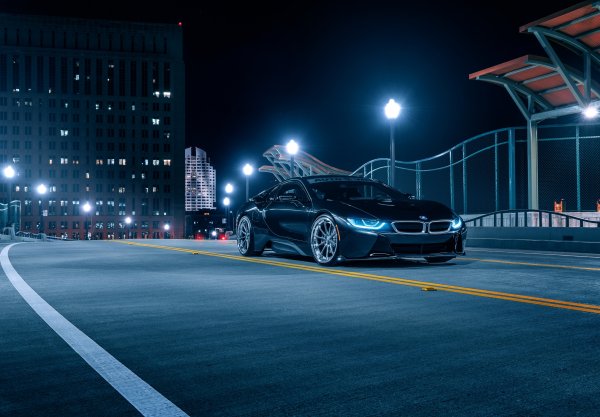 BMW i8 ночью