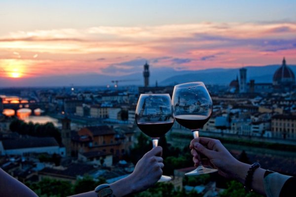 Вино с видом на город
