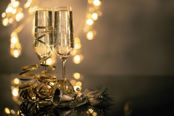 Бокал шампанского новый год