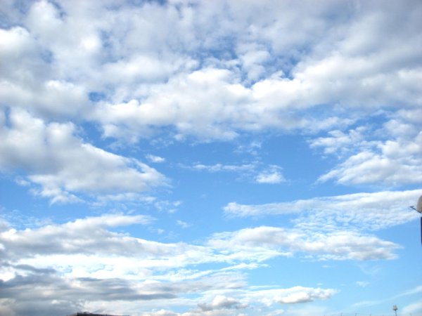 Голубое небо с облочками