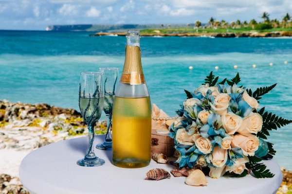 Море букет цветов шампанское