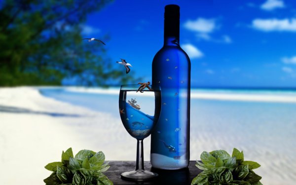 Бутылка вина на берегу моря