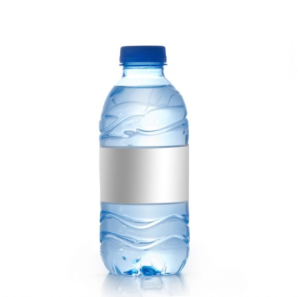 Бутылка воды с белой этикеткой