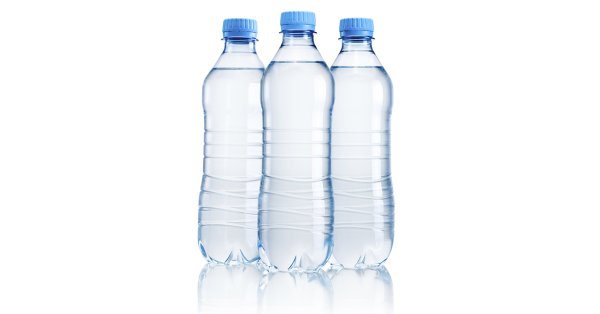 Бутылка воды без этикетки