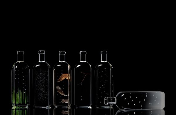 Бутылки алкоголя на темном фоне
