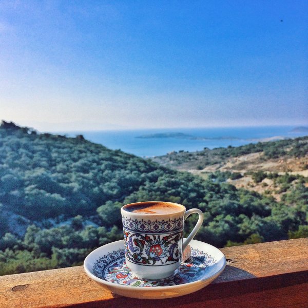 Утро кофе море горы