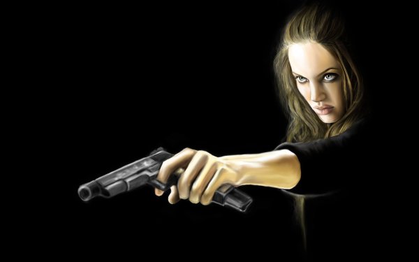 Анджелина Джоли s pistoletom