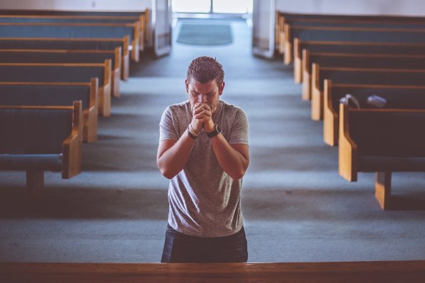 Человек в молитве