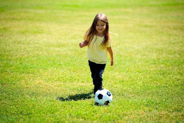 Девочка с мячиком