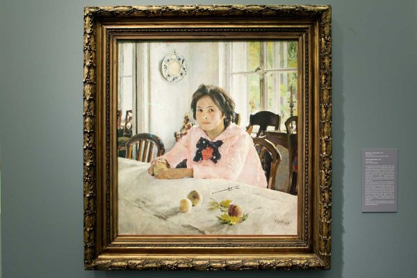 Третьяковская галерея картины девочка с персиками