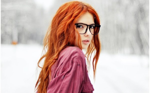 Девочка с рыжими волосами обои
