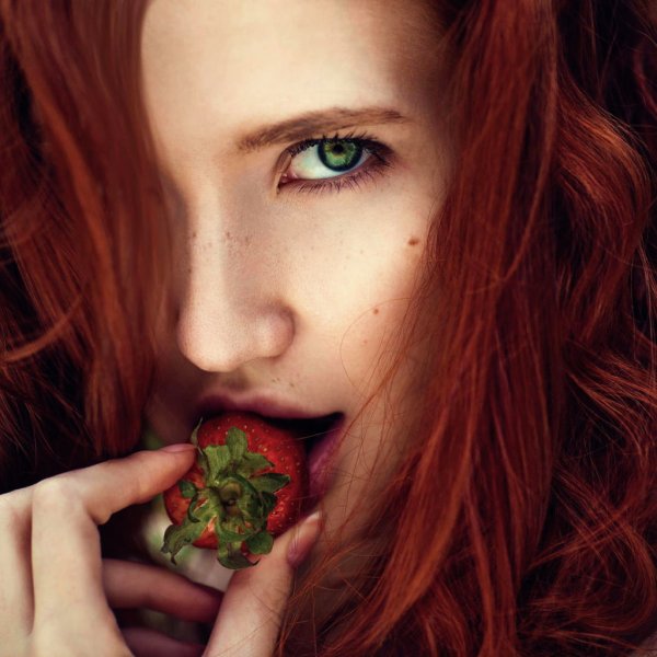 Фотосессия девушка с ягодами