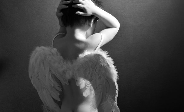 Ангел со спины