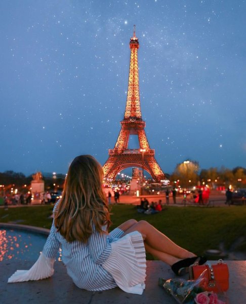 Эйфелева башня в Париже фото