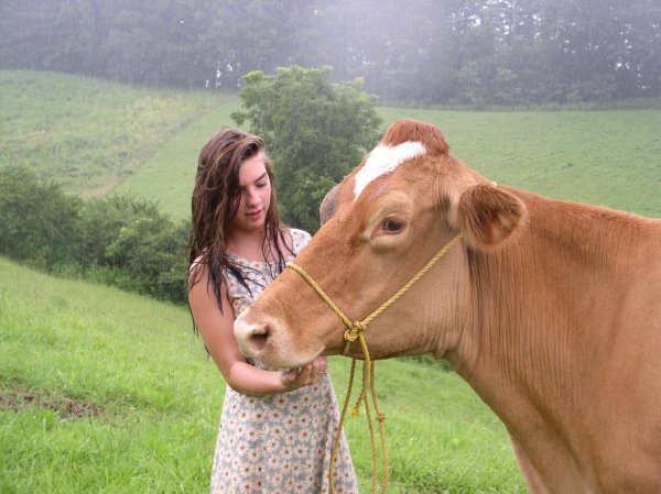 Девушка корова