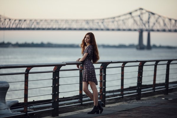 Фотосессия на мосту девушка
